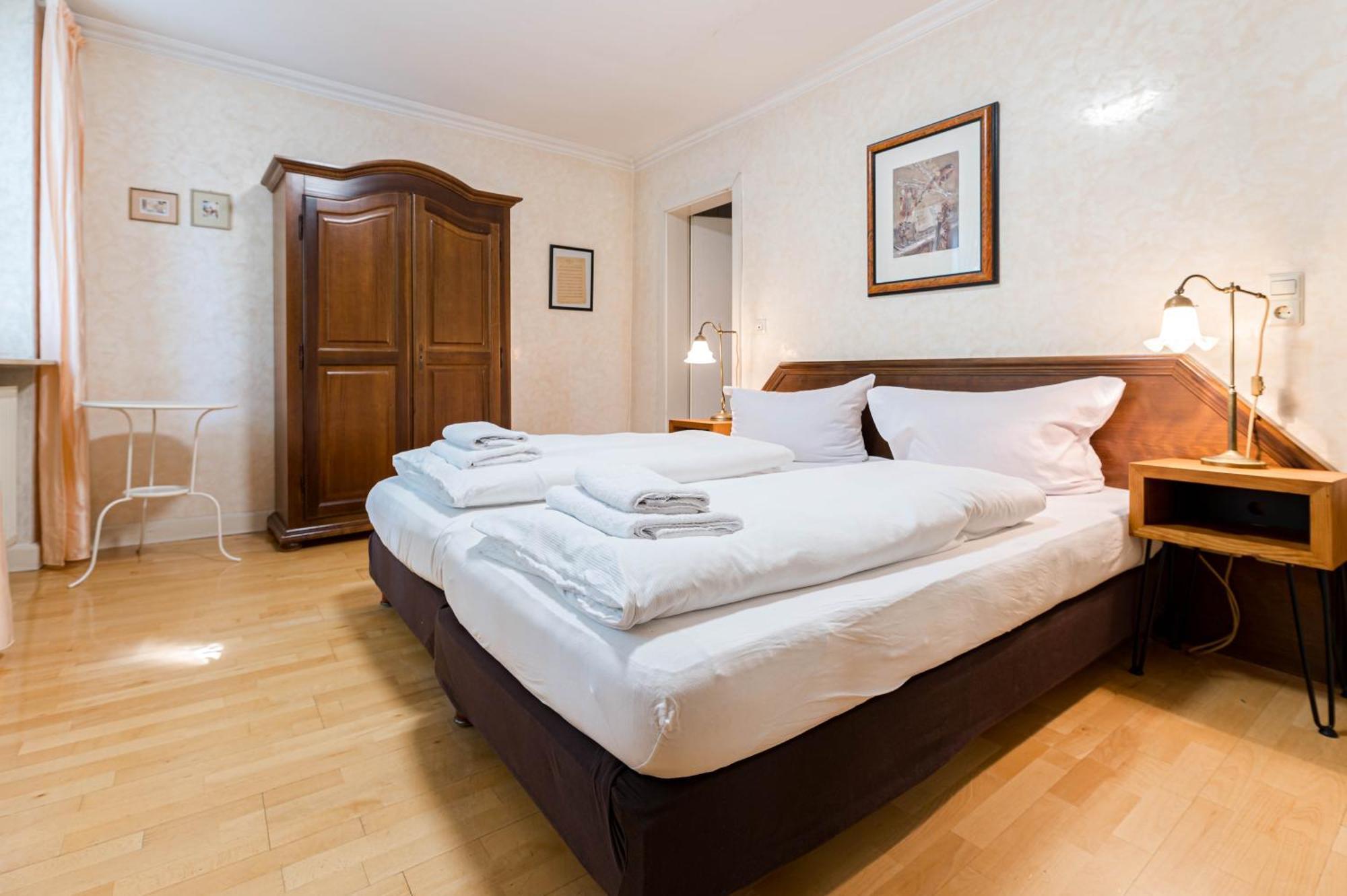 Doppel- oder Zweibettzimmer